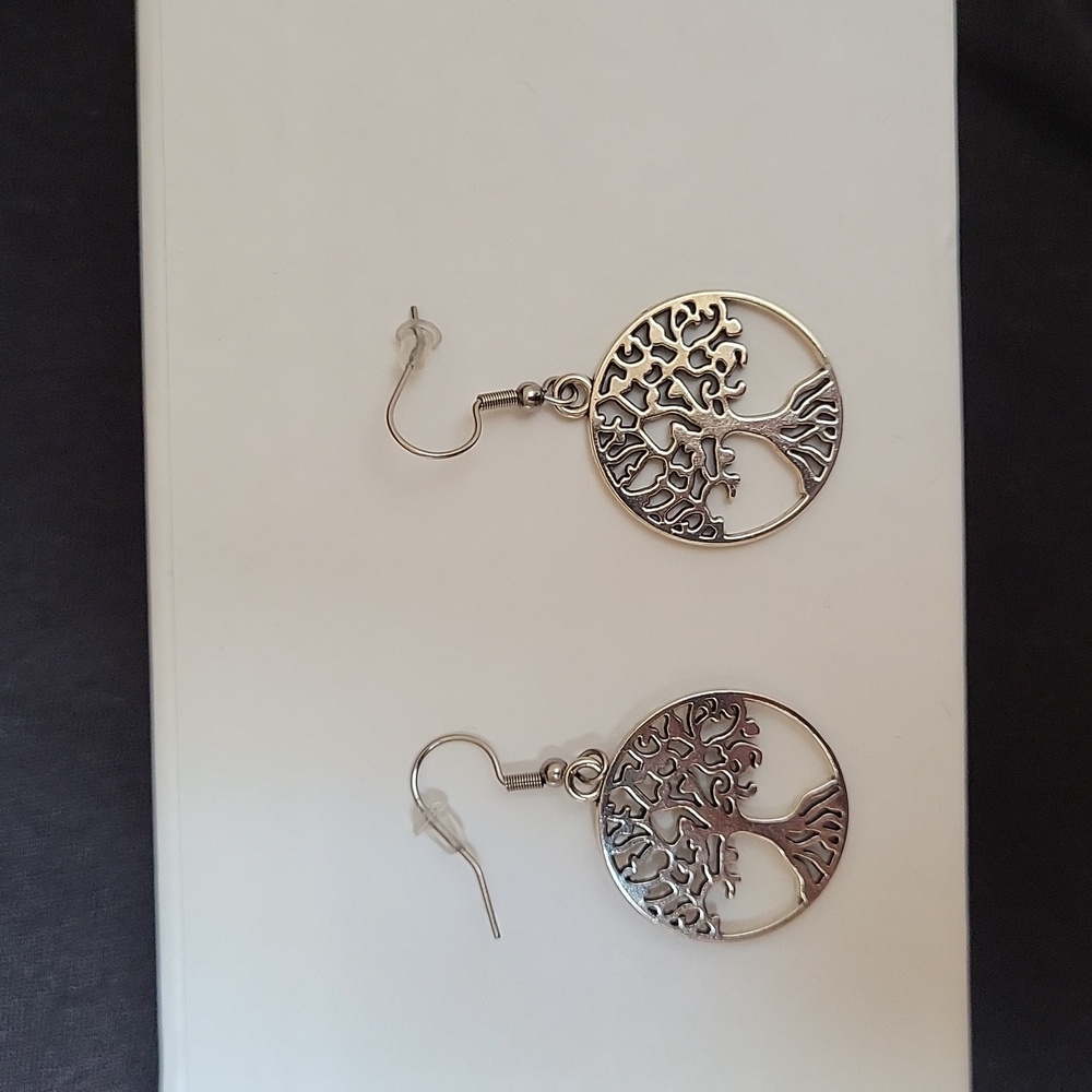 Vintage Tree of Life Silver Tone Dangle Earrings!